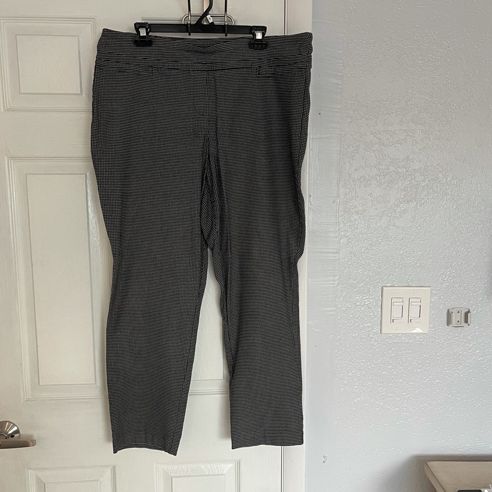 Hilary Radley stretchy pants black & white size 16